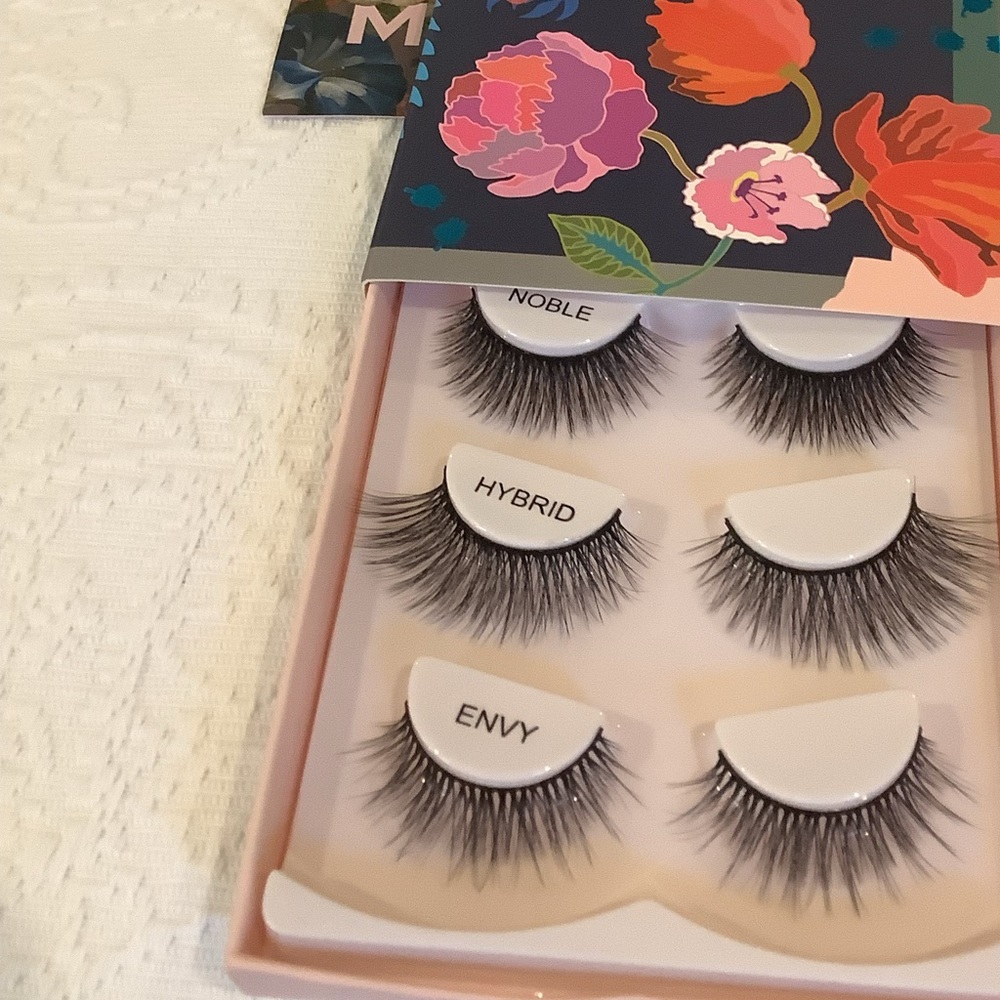 Ipsy Flash Eyelashes NWT